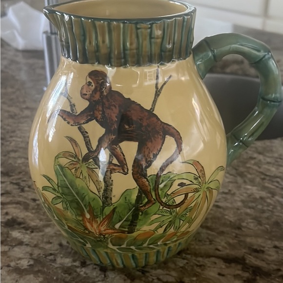 Ceramic water/juice pitcher. - Picture 2 of 6